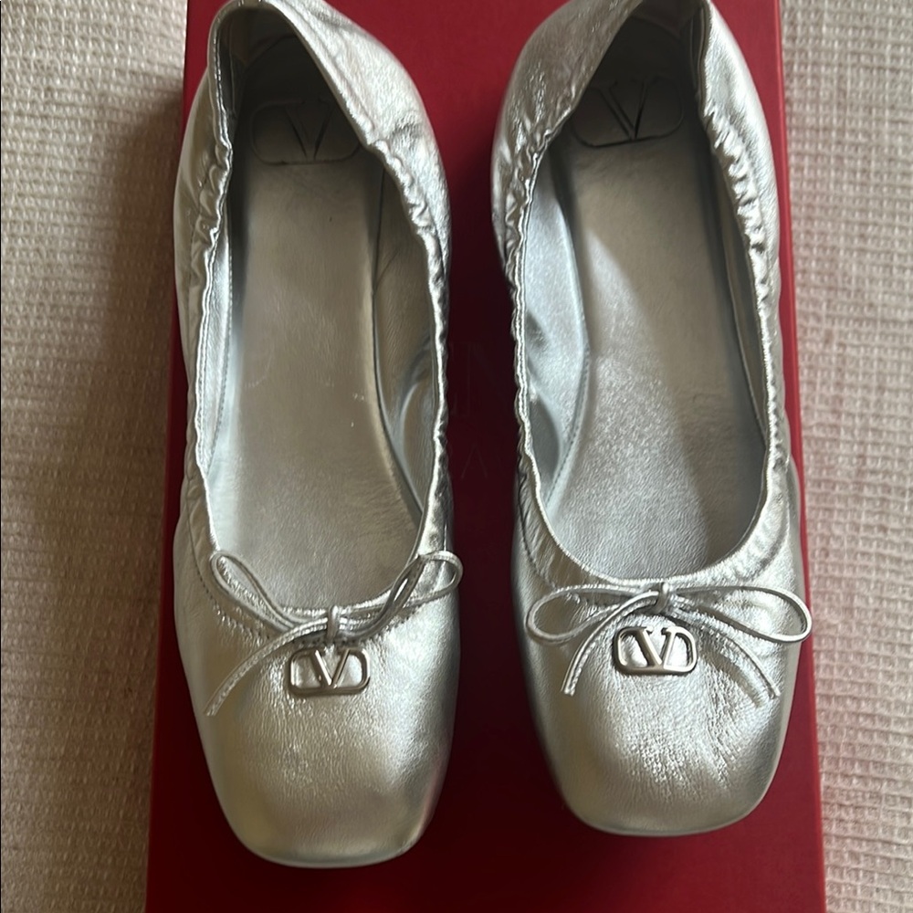Valentino Garavani Silver VLogo Bow Ballet Flats